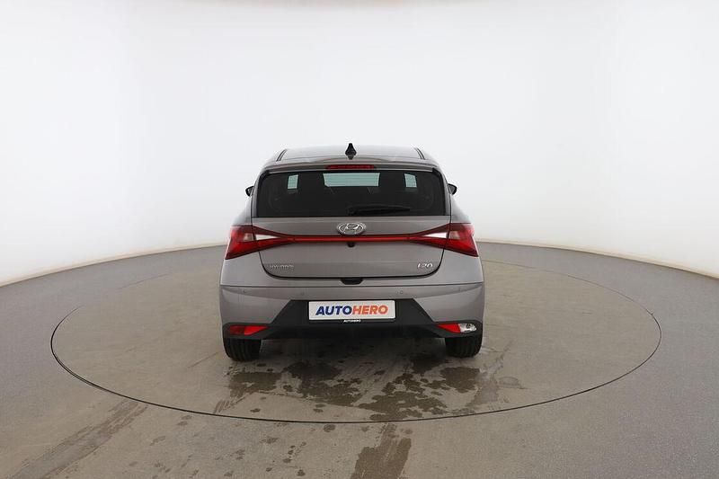 Usado Hyundai i20 101 CV (74 kW) 2022 Gris Utilitario