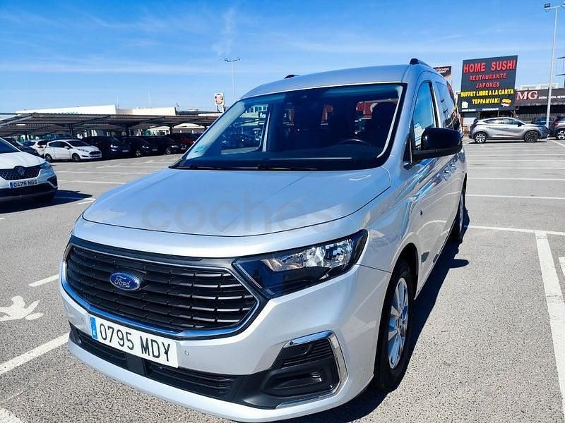 Usado Ford Tourneo Connect Titanium 114 CV (83 kW) 2023 Gris / plata Monovolumen