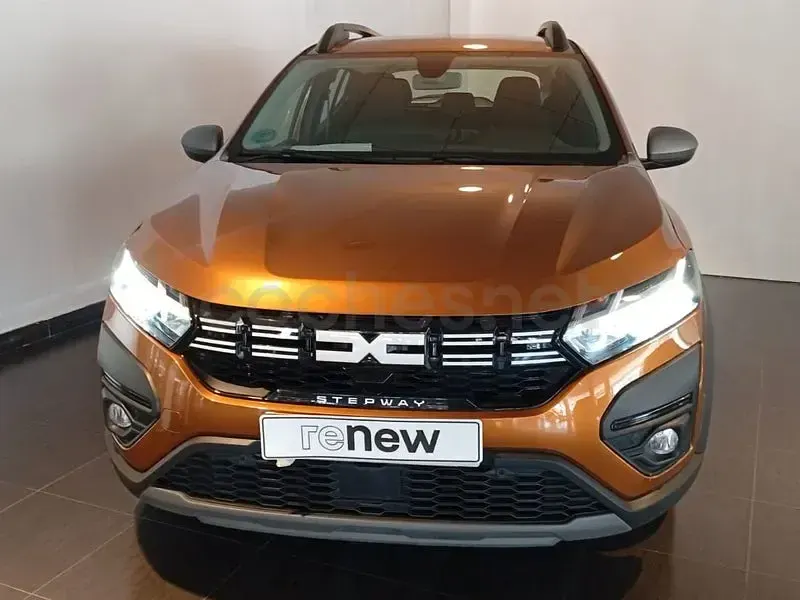 Usado Dacia Sandero Expression 91 CV (66 kW) 2023 Naranja Berlina