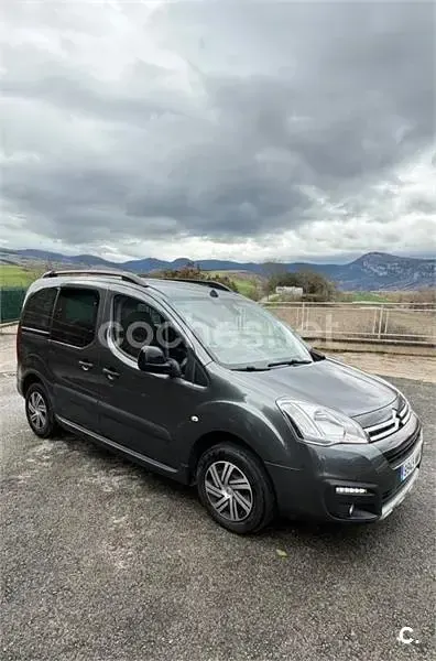 Usado Citroën Berlingo Feel 120 CV (88 kW) 2016 Gris / plata Monovolumen