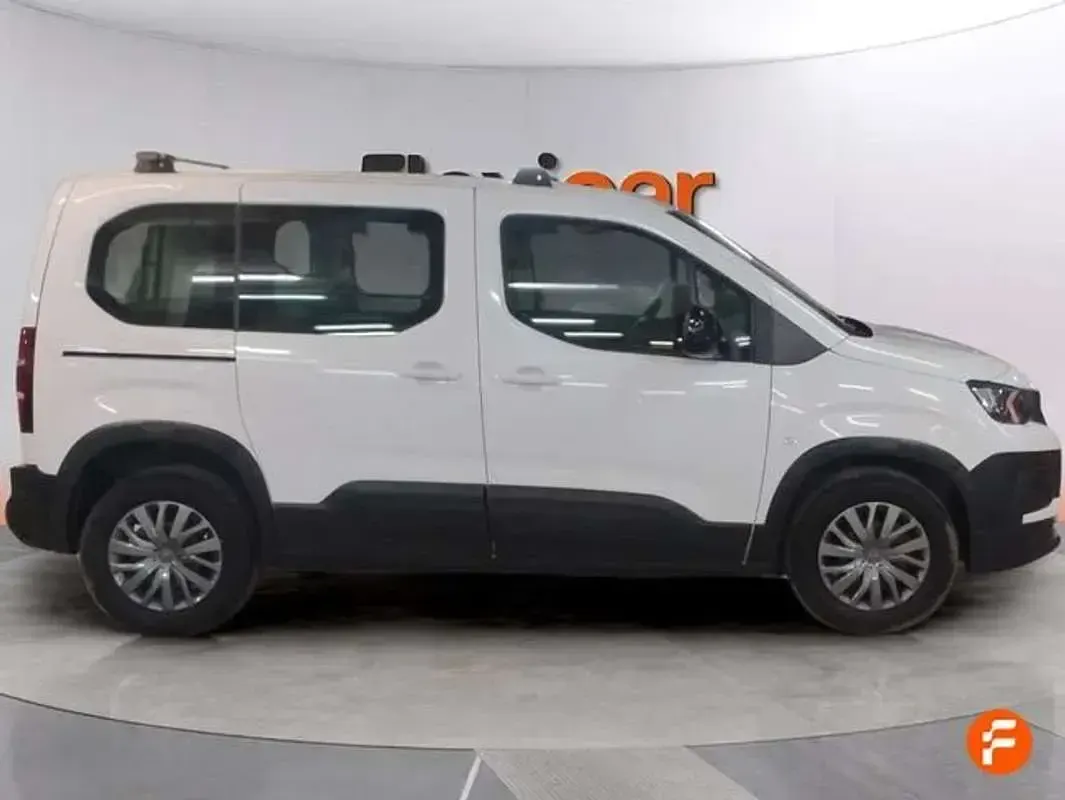 Usado Peugeot Rifter Allure 101 CV (74 kW) 2023 Blanco Monovolumen