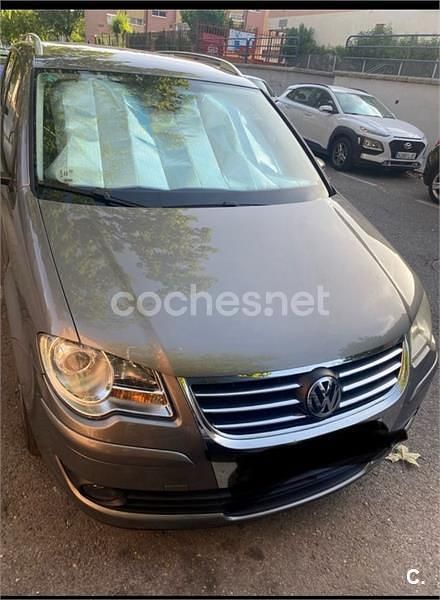 Gris / plata Usado 2010 VW Touran Advance Monovolumen | 7500 € (Precio justo) - Imagen 1/4