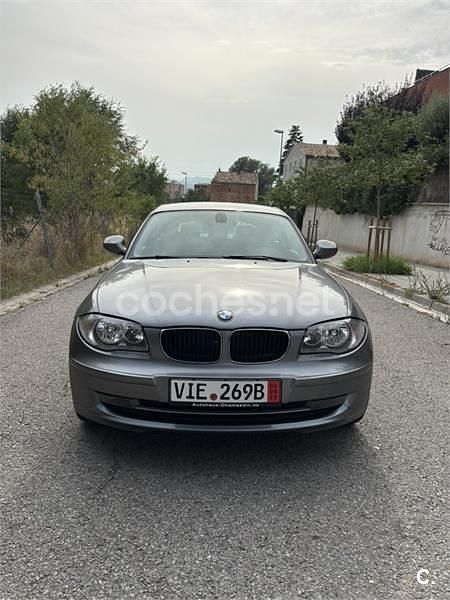Gris / plata Usado 2011 BMW 116 Comfort Edition Utilitario | 7499 € (Buen precio) - Imagen 1/4