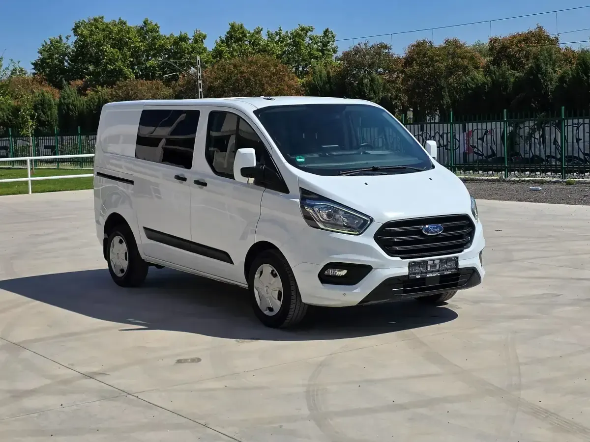 Usado Ford Transit Custom Trend 131 CV (96 kW) 2021 Blanco Berlina