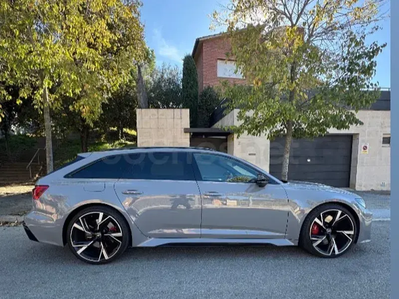 Usado Audi RS6 600 CV (441 kW) 2021 Gris / plata Familiar