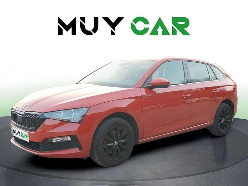 Usado Skoda Scala Ambition 116 CV (85 kW) 2021 Rojo Utilitario