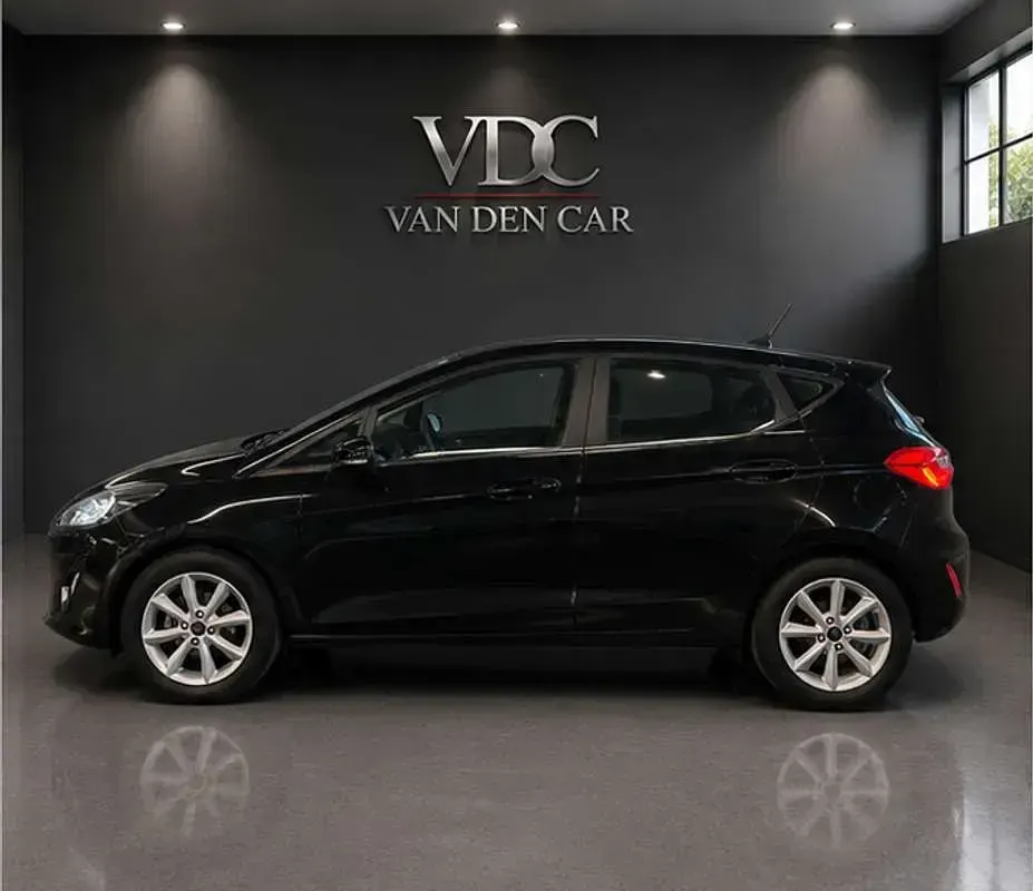 Usado Ford Fiesta Trend 75 CV (55 kW) 2021 Negro Utilitario