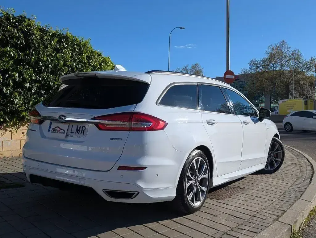 Usado Ford Mondeo Titanium 187 CV (137 kW) 2021 Blanco Familiar