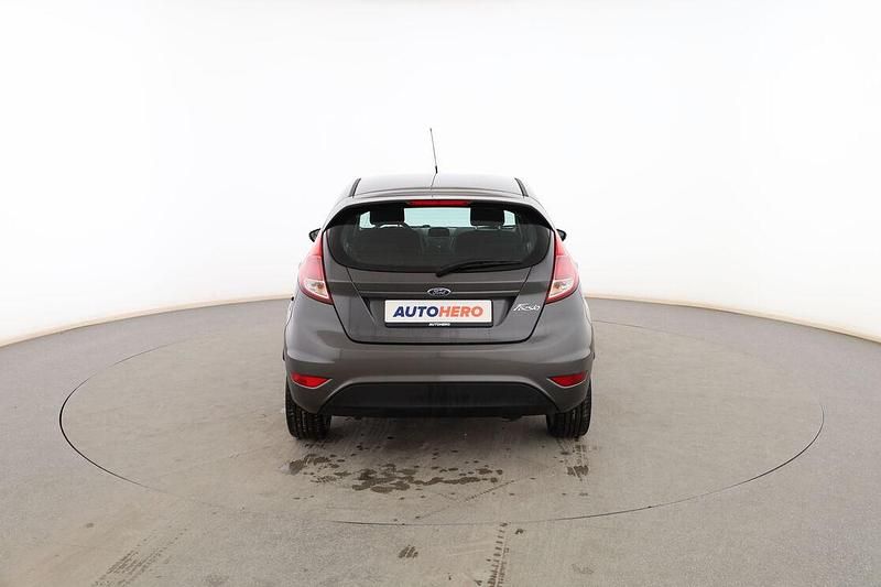 Usado Ford Fiesta Trend 82 CV (60 kW) 2017 Gris Berlina