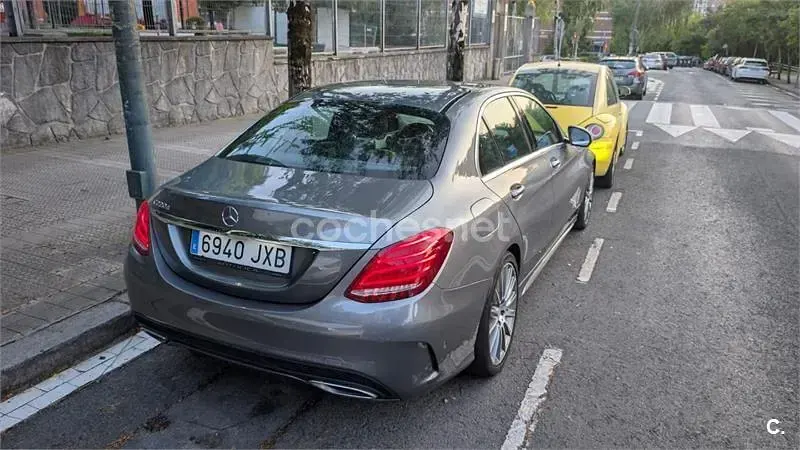 Usado Mercedes C220 AMG line 170 CV (125 kW) 2017 Gris / plata Berlina