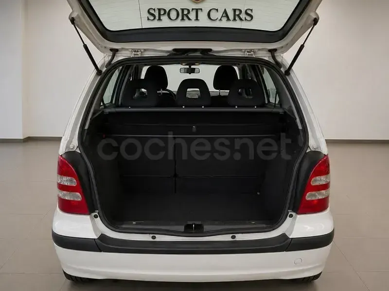 Usado Mercedes A160 Classic 75 CV (55 kW) 2003 Blanco Utilitario