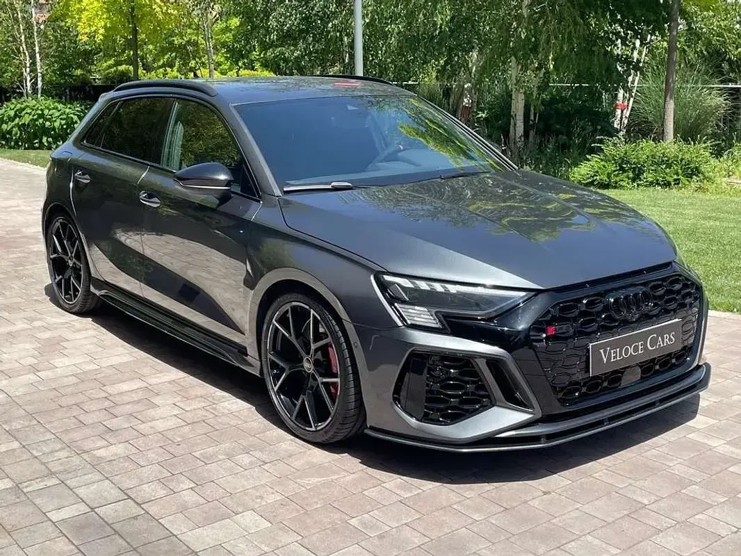Usado Audi RS3 Sportback 400 CV (294 kW) 2022 Gris Utilitario