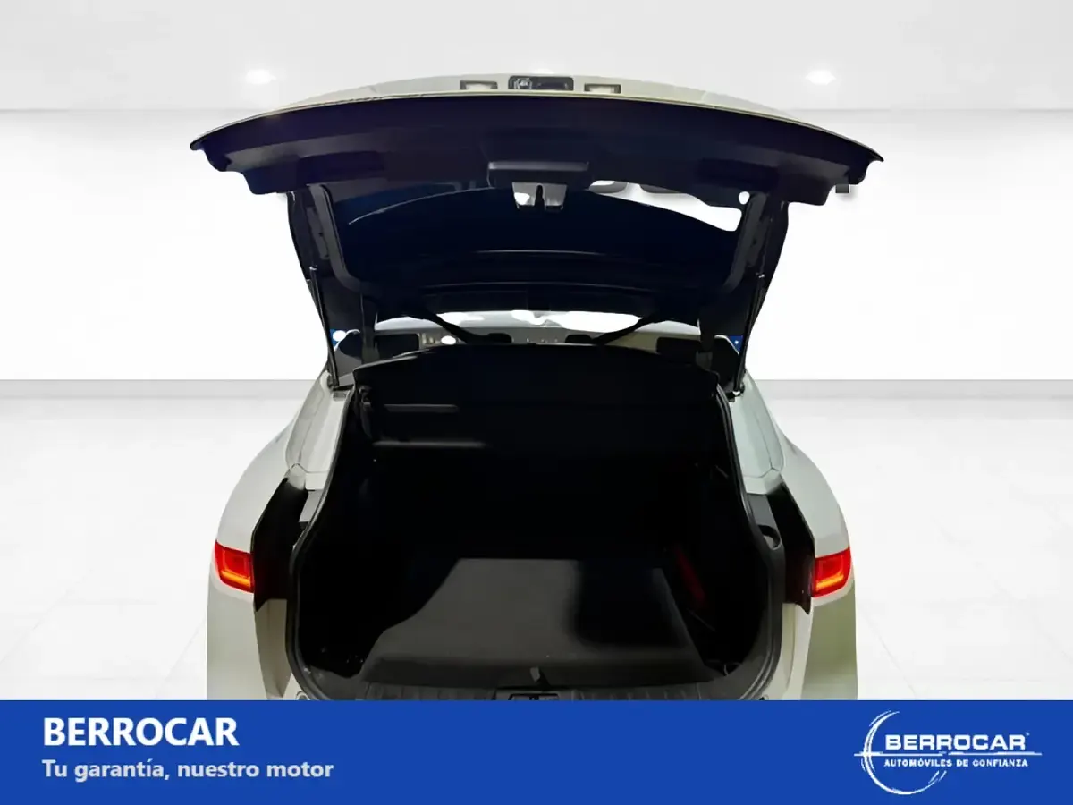 Usado Jaguar F-Pace Prestige 180 CV (132 kW) 2016 Blanco SUV