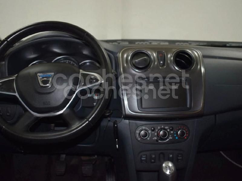 Usado Dacia Sandero Comfort 90 CV (66 kW) 2019 Blanco Utilitario