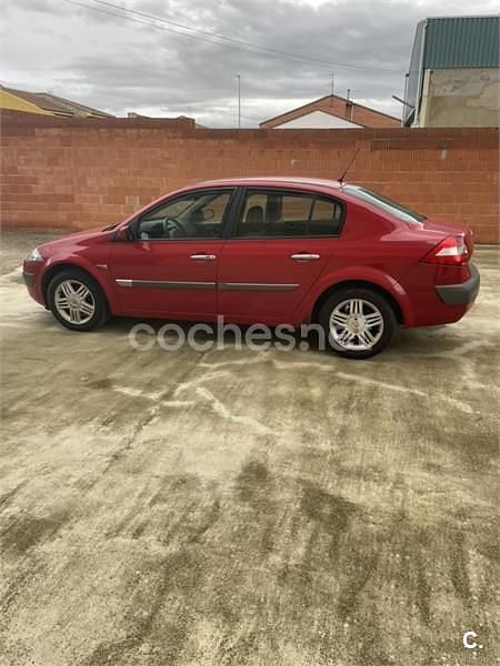 Usado Renault Mégane II Dynamique 120 CV (88 kW) 2005 Rojo Berlina