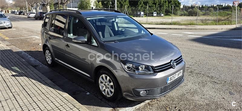 Usado VW Touran Advance 105 CV (77 kW) 2013 Gris / plata Monovolumen
