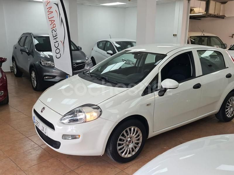 Usado Fiat Punto Easy 77 CV (56 kW) 2017 Blanco Berlina