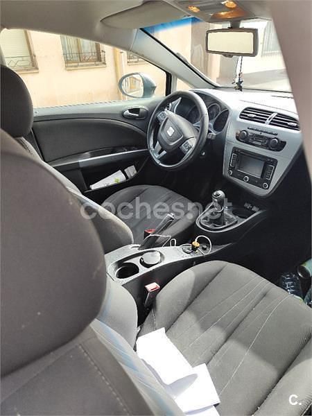 Usado Seat Leon Reference 105 CV (77 kW) 2014 Negro Berlina