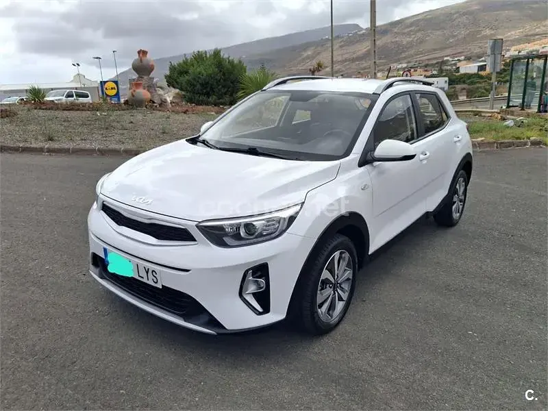 Usado Kia Stonic 100 CV (73 kW) 2022 Blanco SUV