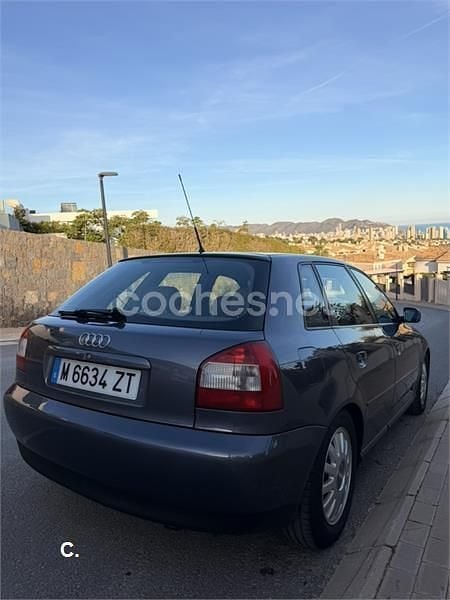 Usado Audi A3 Ambiente 125 CV (91 kW) 2000 Gris / plata Utilitario