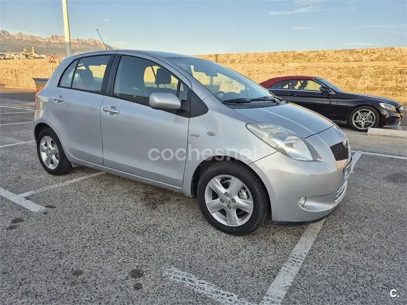 Usado Toyota Yaris 90 CV (66 kW) 2007 Blanco Utilitario