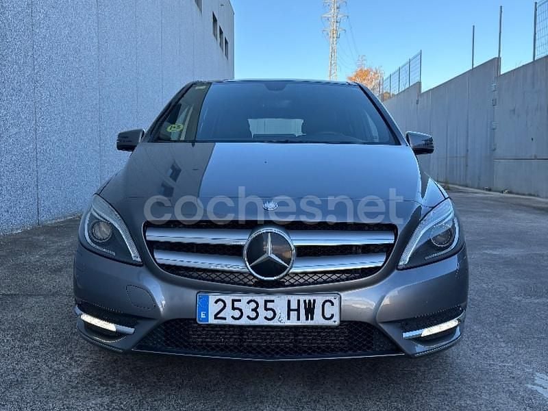 Usado Mercedes B180 109 CV (80 kW) 2014 Beige Monovolumen