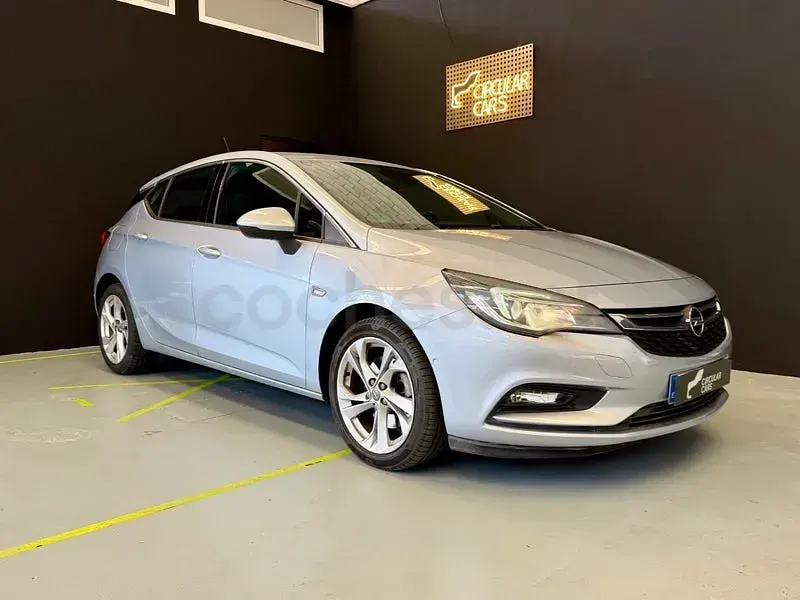 Usado Opel Astra Excellence 136 CV (100 kW) 2017 Gris / plata Berlina