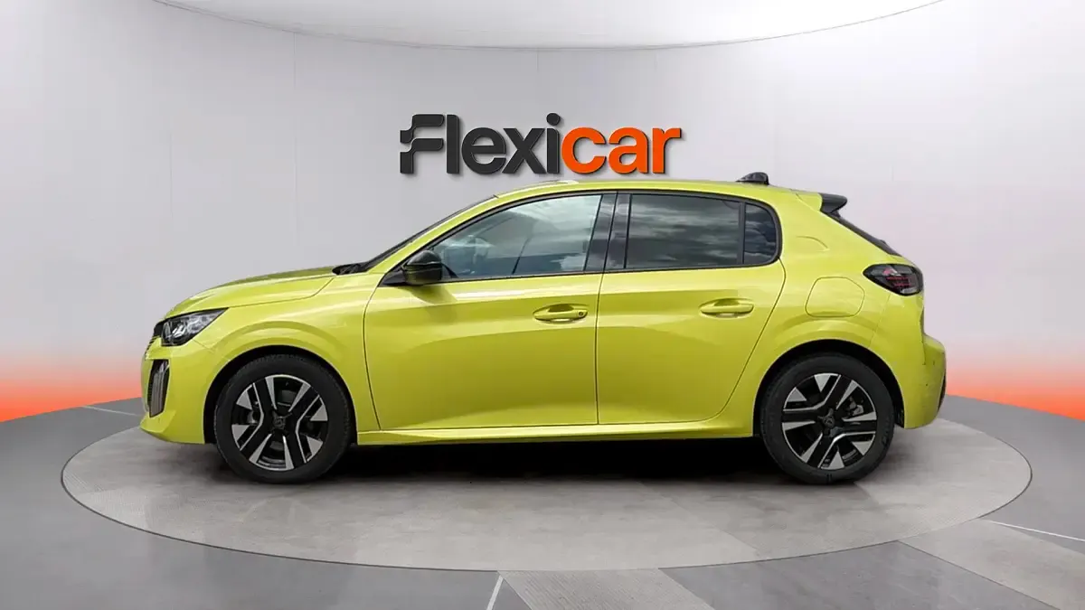 Usado Peugeot 208 Allure 101 CV (74 kW) 2025 Verde Utilitario