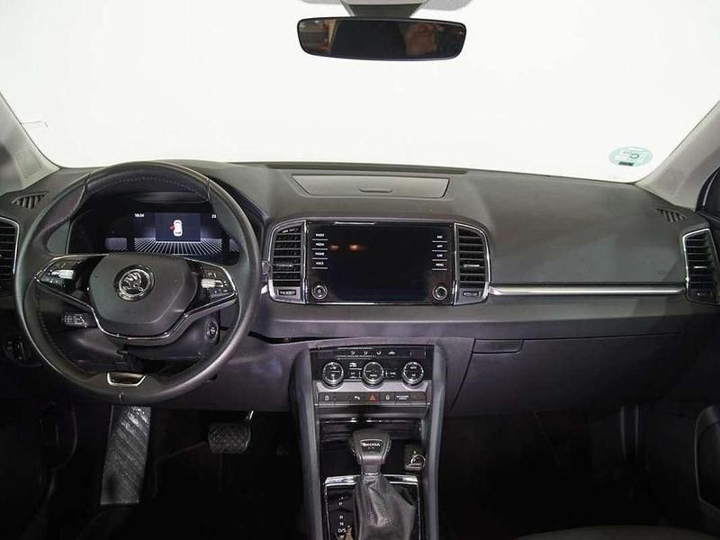 Usado Skoda Karoq Selection 150 CV (110 kW) 2024 Blanco SUV