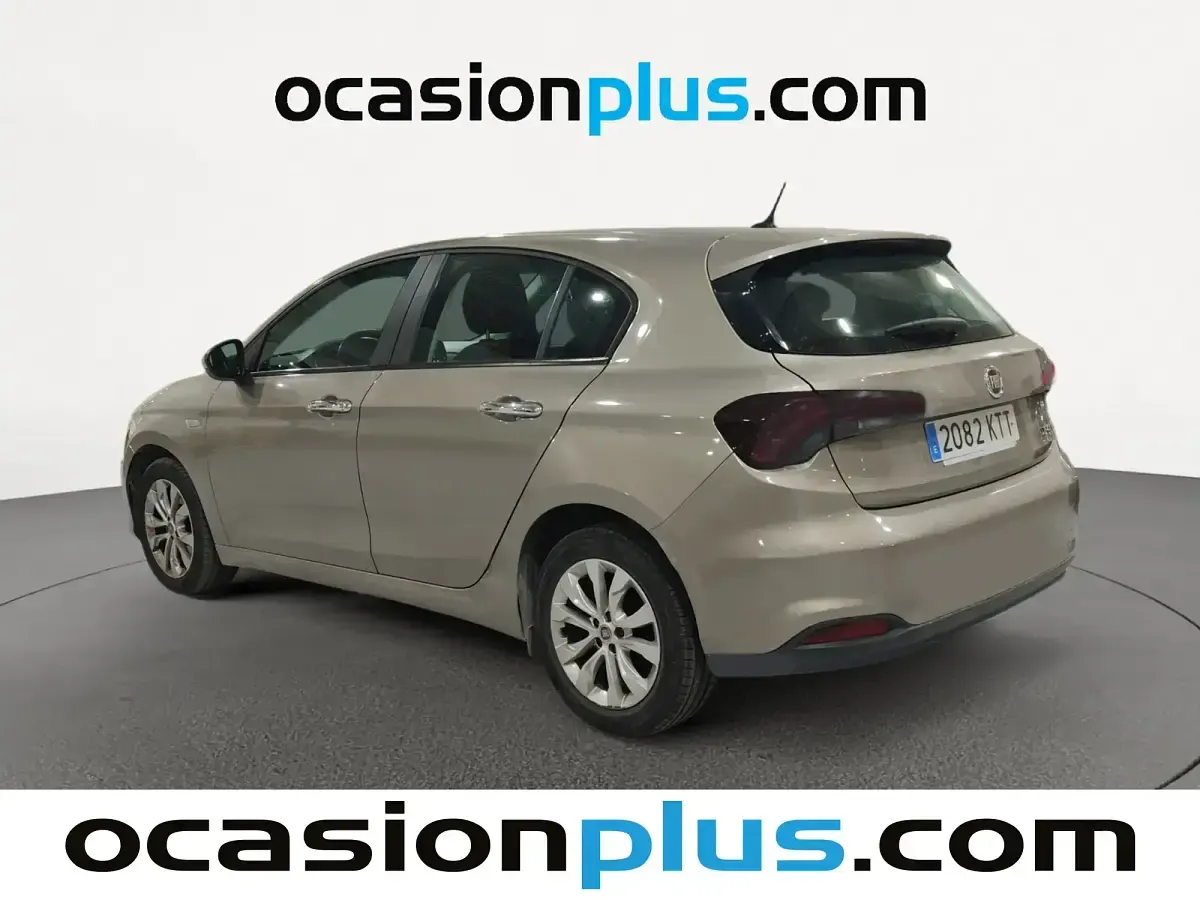 Usado Fiat Tipo Easy 95 CV (69 kW) 2019 Beige Berlina