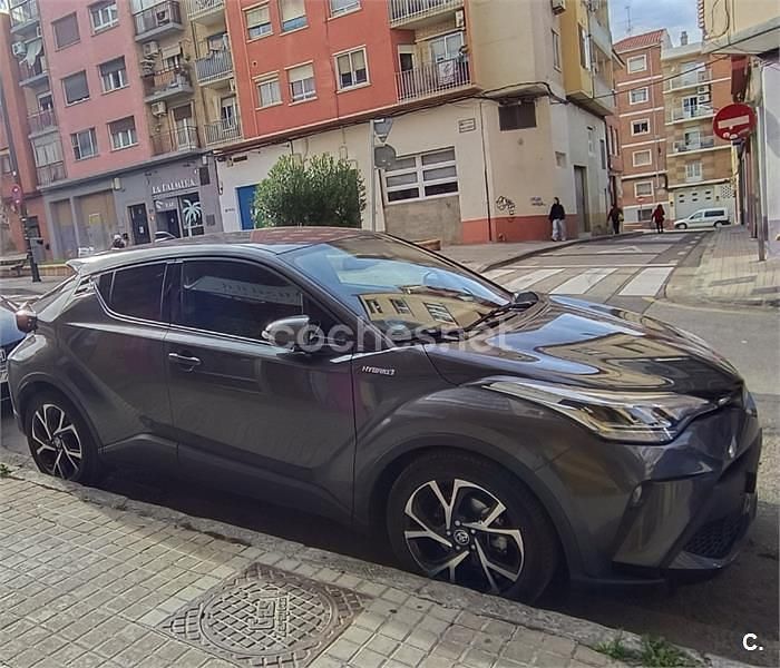 Usado Toyota C-HR Advance 184 CV (135 kW) 2022 Gris / plata SUV