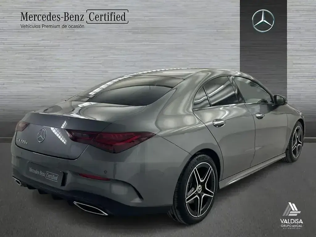 Usado Mercedes CLA220 AMG line 190 CV (139 kW) 2025 Gris montaña Berlina