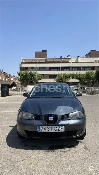 Usado Seat Ibiza Stella 75 CV (55 kW) 2004 Gris / plata Utilitario