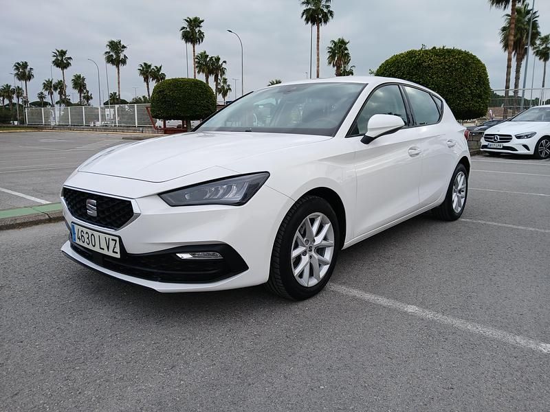 Usado Seat Leon Reference 115 CV (84 kW) 2022 Blanco Berlina