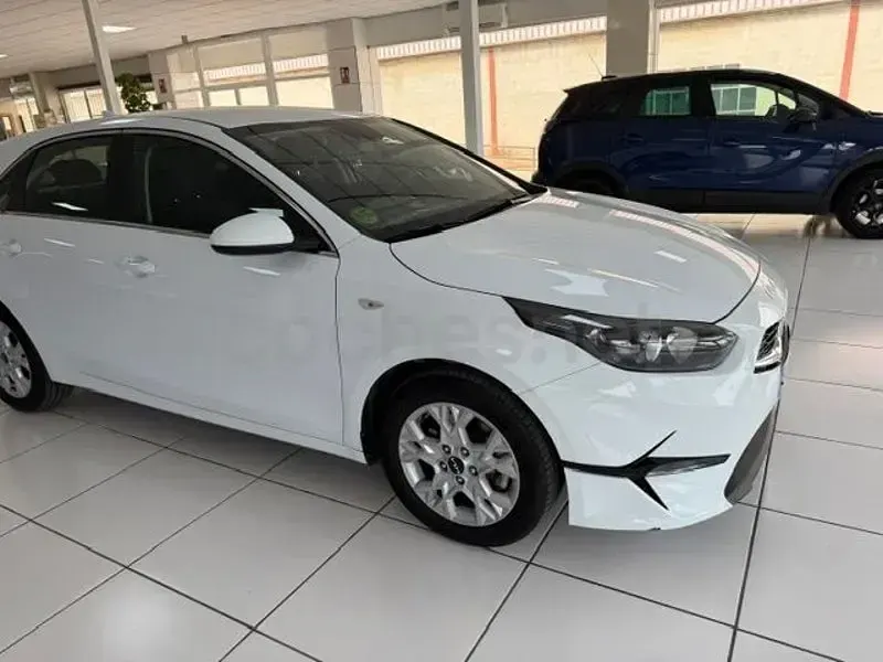 Usado Kia Ceed 100 CV (73 kW) 2023 Blanco Utilitario