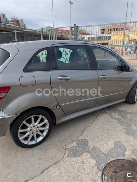 Usado Mercedes B200 140 CV (102 kW) 2007 Marrón Monovolumen
