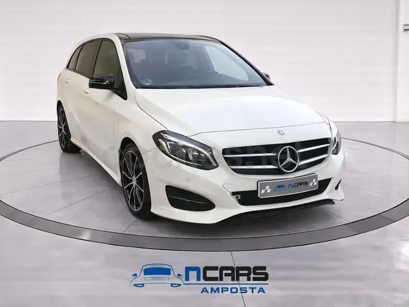 Usado Mercedes B180 AMG line 109 CV (80 kW) 2016 Blanco Utilitario