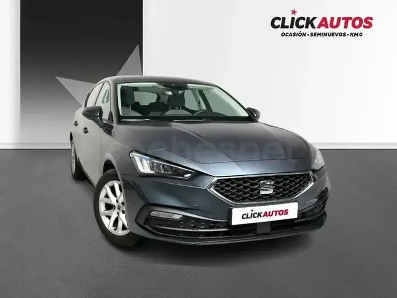 Usado Seat Leon Style 110 CV (80 kW) 2024 Gris / plata Berlina