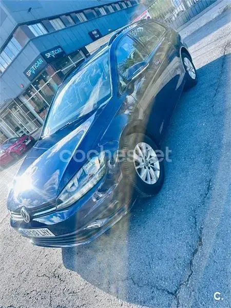 Usado VW Golf VIII 115 HP (84 kW) 2020 Azul Carrinha