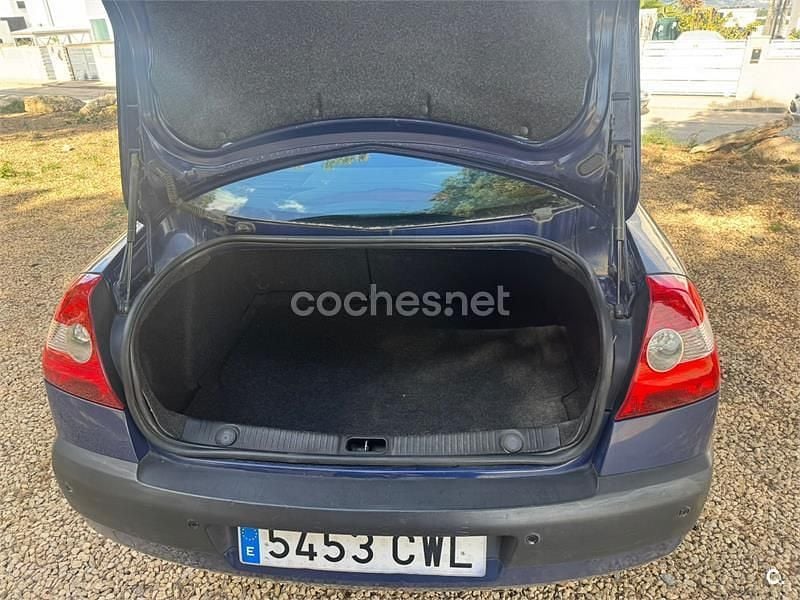 Usado Renault Mégane II Dynamique 115 CV (84 kW) 2004 Azul Berlina