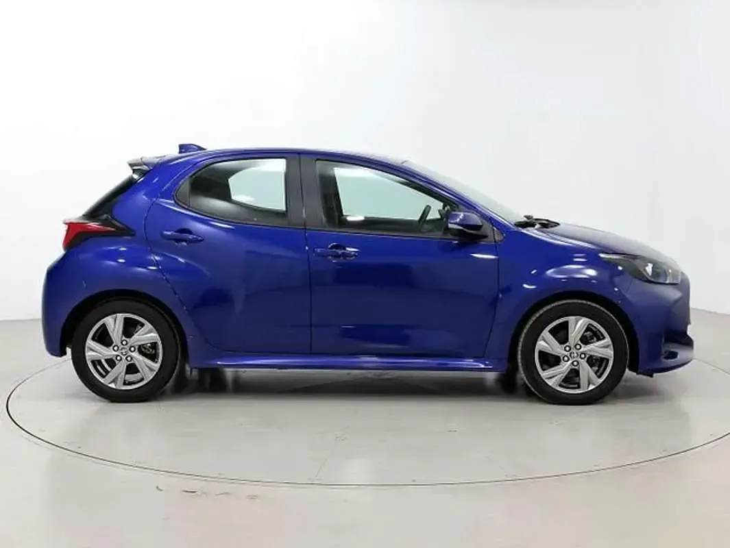 Usado Toyota Yaris Active 116 CV (85 kW) 2024 Azul Utilitario