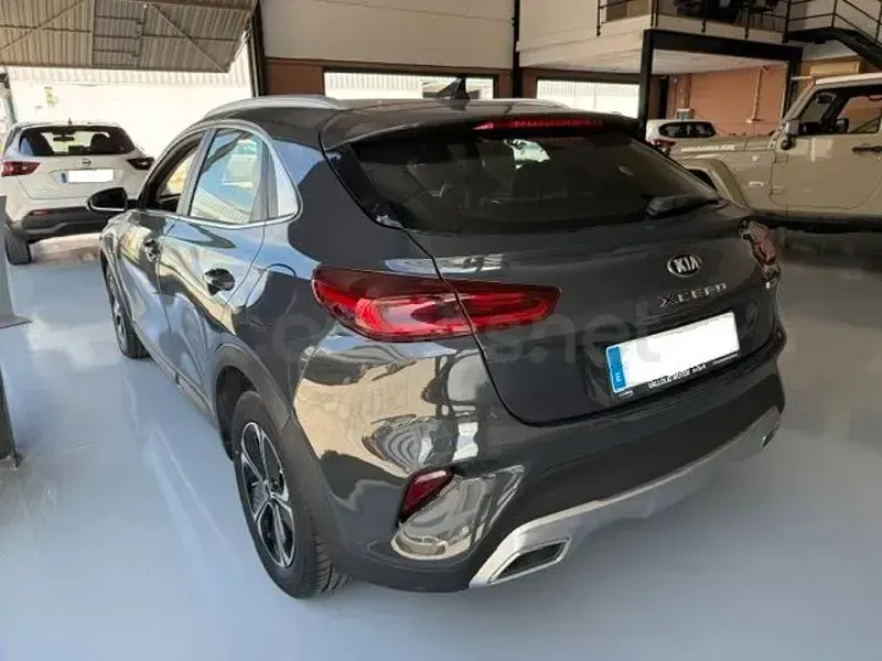 Usado Kia XCeed 141 CV (103 kW) 2021 Gris / plata SUV