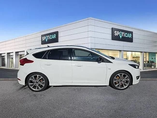 Begagnad Ford Focus ST-Line 182 HK (133 kW) 2018 Vit Sedan