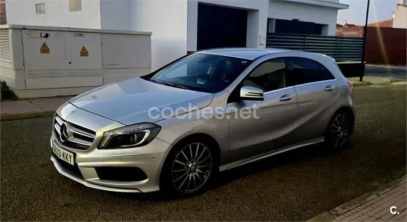 Usado Mercedes A220 AMG line 170 CV (125 kW) 2015 Gris / plata Utilitario