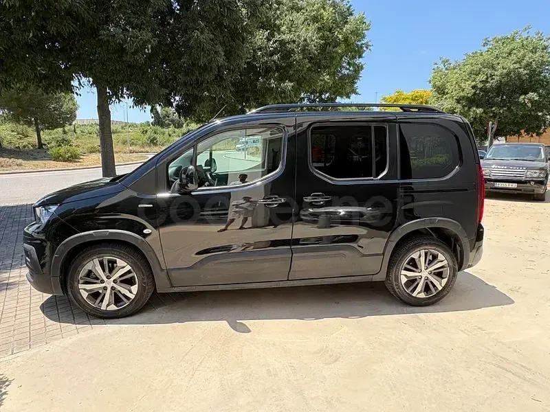 Usado Peugeot Rifter GT-line 130 CV (95 kW) 2019 Negro Monovolumen