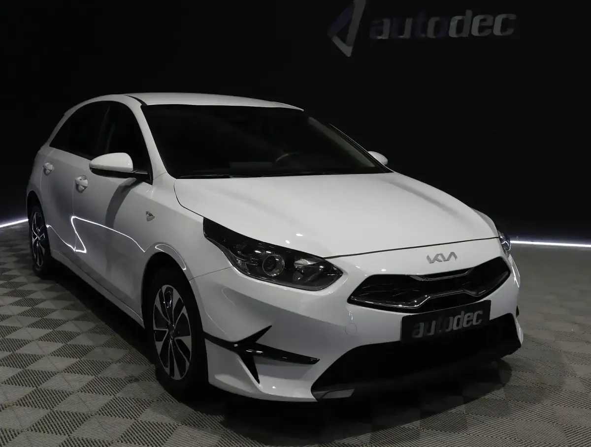 Usado Kia Ceed 100 CV (73 kW) 2024 Blanco Utilitario