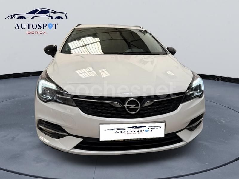 Usado Opel Astra Edition 105 CV (77 kW) 2021 Blanco Familiar