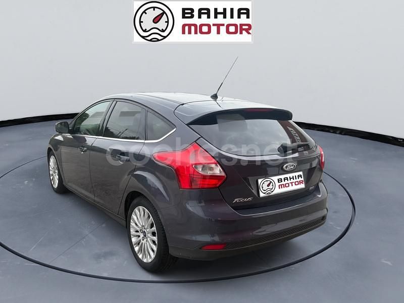 Usado Ford Focus Trend 125 CV (91 kW) 2012 Gris / plata Berlina