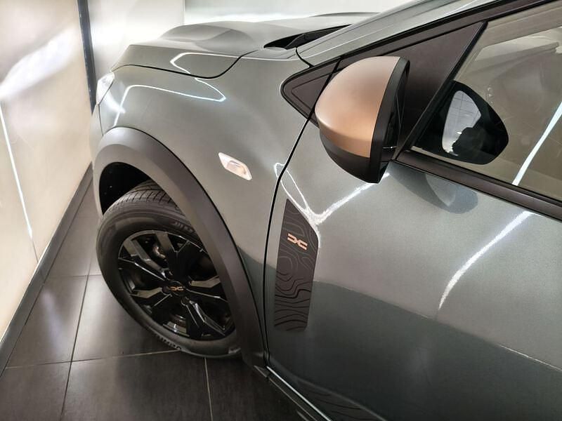 Usado Dacia Sandero Extreme 100 CV (73 kW) 2025 Verde Berlina