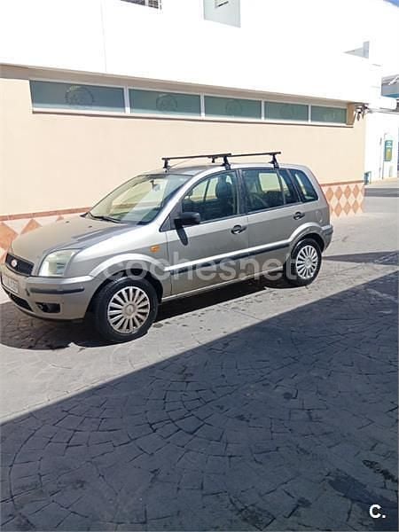 Usado Ford Fusion Trend 80 CV (58 kW) 2004 Beige Utilitario